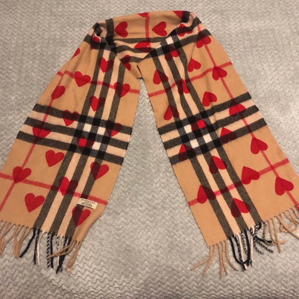 Burberry camel red heart scarf, 100% cashmere - Picture 2 of 3